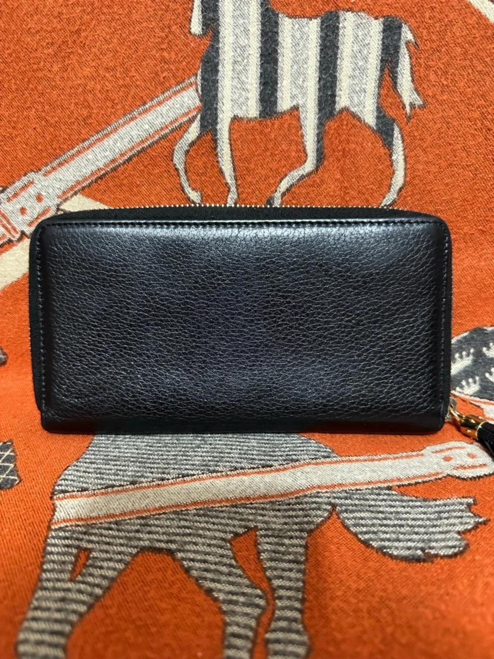 GUCCI❤️🌟 BLACK SOHO ZIPPED AROUND WALLET ⭐️ - Picture 2 of 6